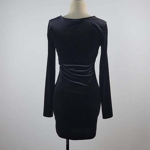 Forever 21 black velvet long sleeve dress - Picture 4 of 5